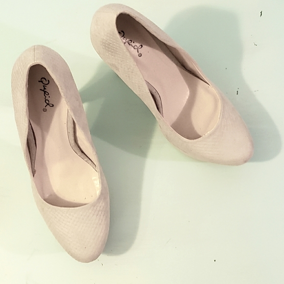 Snakeskin design, platform heels, size 9 - Picture 4 of 7